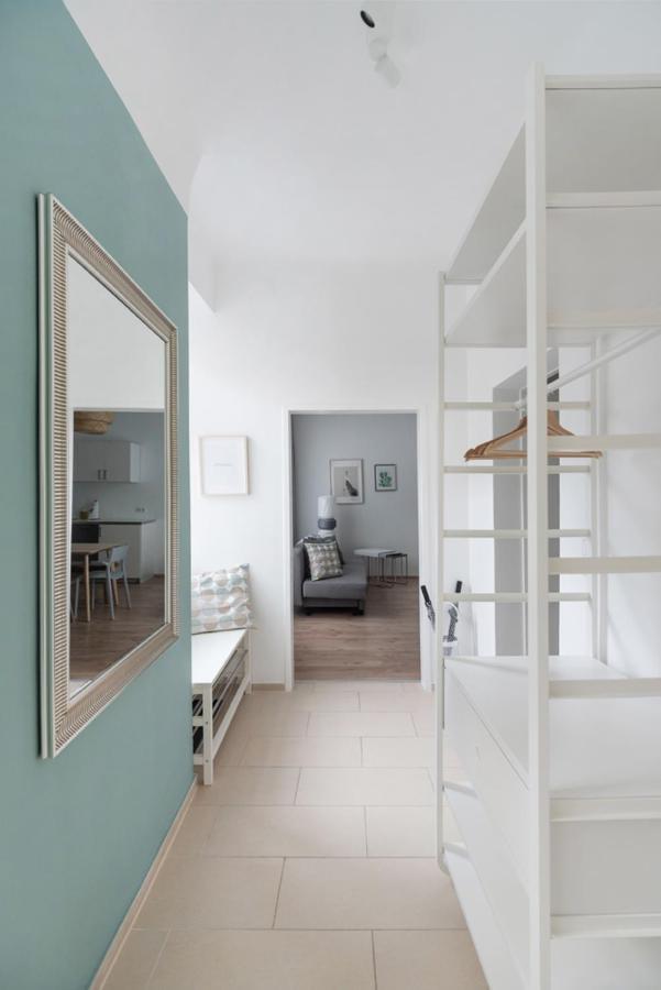 Caring Family Close To The Center Viena